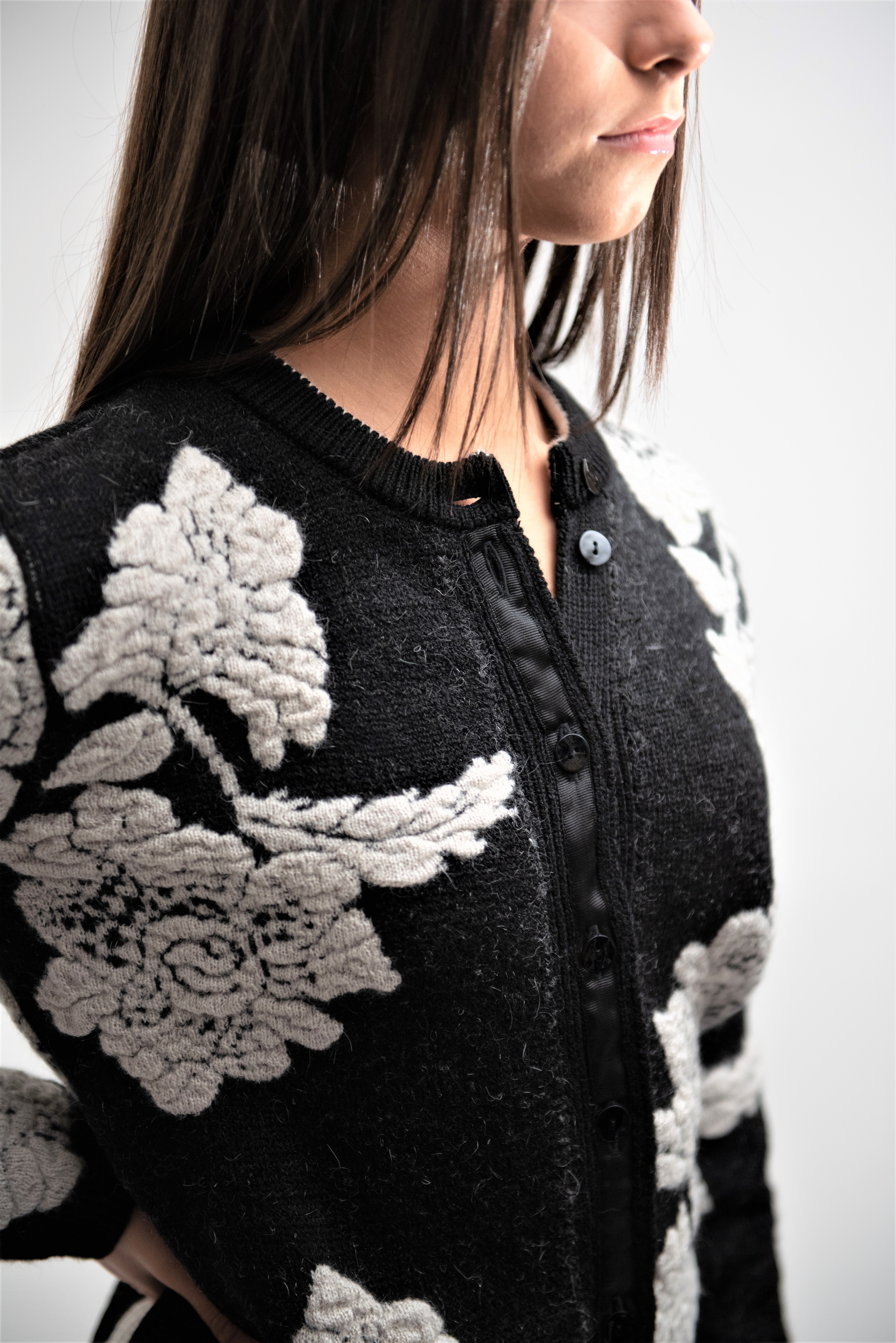 Cardigan negru, cu flori albe Zada Boutique